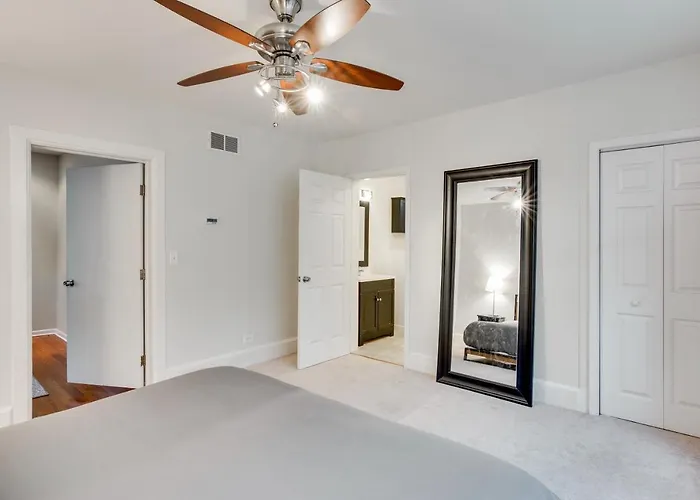 Pet Friendly! Historic River West Neighborhood - Easy Access To O'hare Apts *