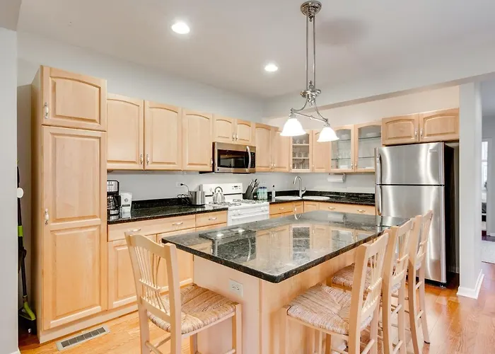 Apartment Pet Friendly! Historic River West Neighborhood - Easy Access To O'hare Apts Chicago